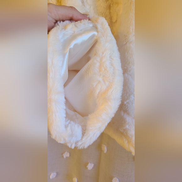 Haani bridal cream faux fur cropped capelet shawl 2XL EUC - Picture 5 of 6